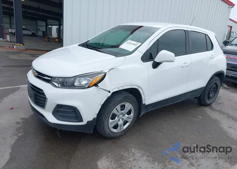 2018 Chevrolet Trax Ls z USA, uszkodzony, nr VIN KL7CJKSB2JB605094